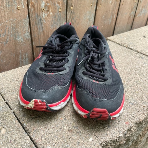 UNDER ARMOUR Men’s Black Red Charged Assert Sneakers Size 8.5 - Picture 2 of 10